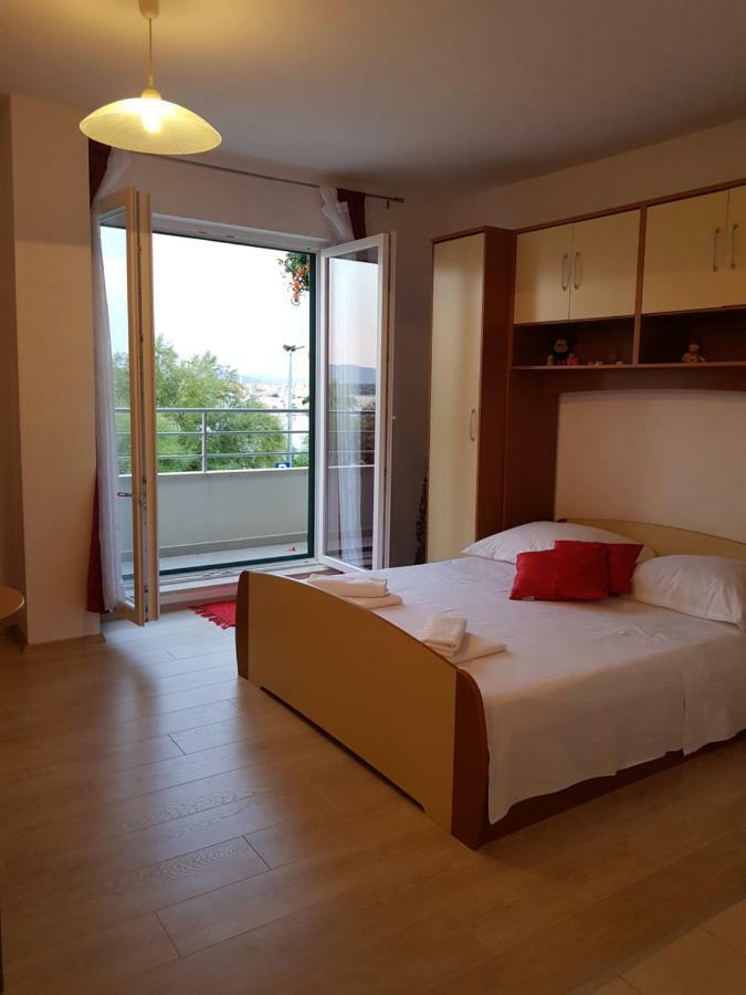 Beach Apartment Ana With Sea View, Balcony, Garden & Bbq, Murter - Dalmatia 외부 사진