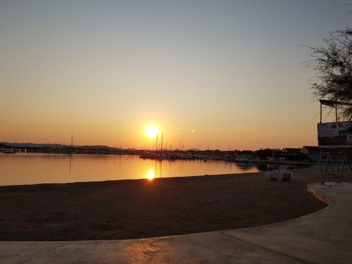 Beach Apartment Ana With Sea View, Balcony, Garden & Bbq, Murter - Dalmatia 외부 사진